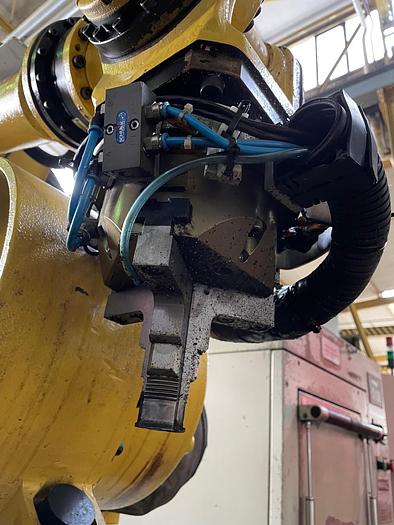 Gebraucht Roboter FANUC R 2000 iA