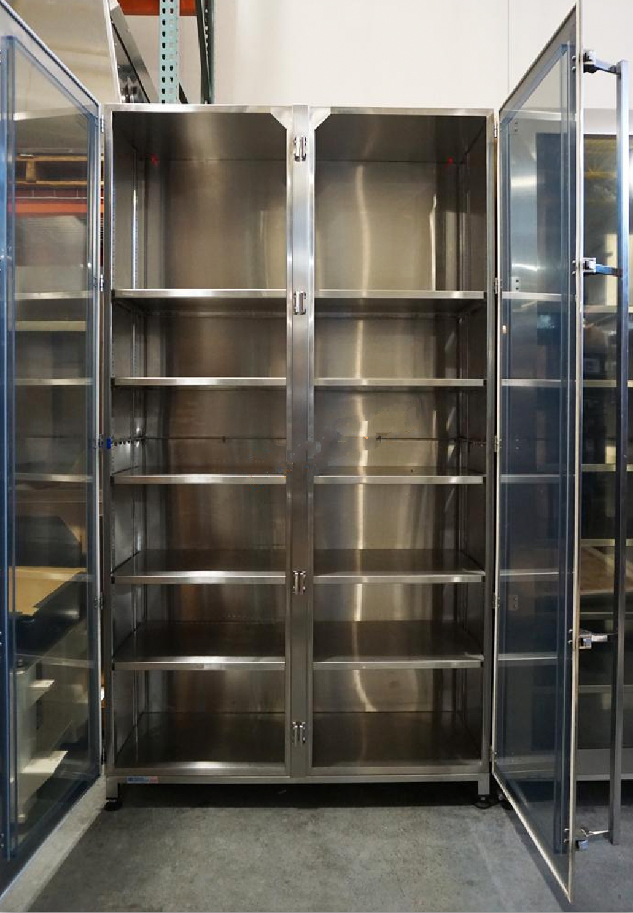 Refurbished TERRA UNIVERSAL Series 300 double door dessicator pn 1991-56A