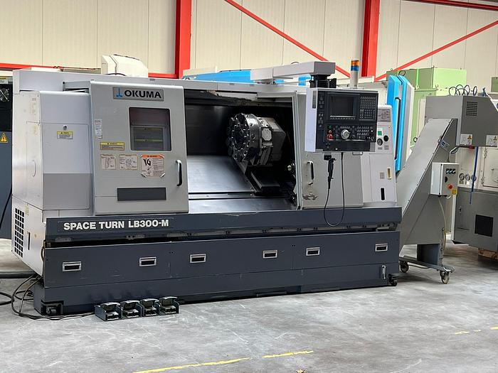 Usato 2004 OKUMA  LB 300-M