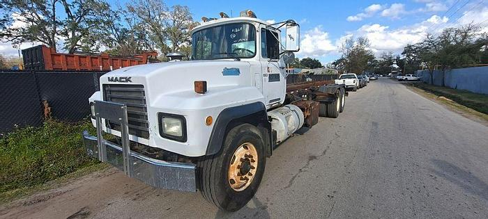 Used 2002 MACK RD660