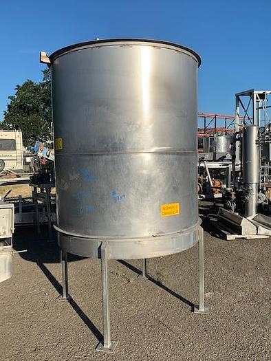 Used 900 Gallon Vertical Stainless Steel Tank