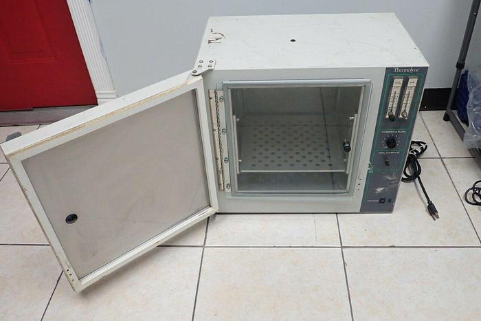 Used Barnstead Thermolyne Model I53325 Compact CO2 5000 Series Incubator