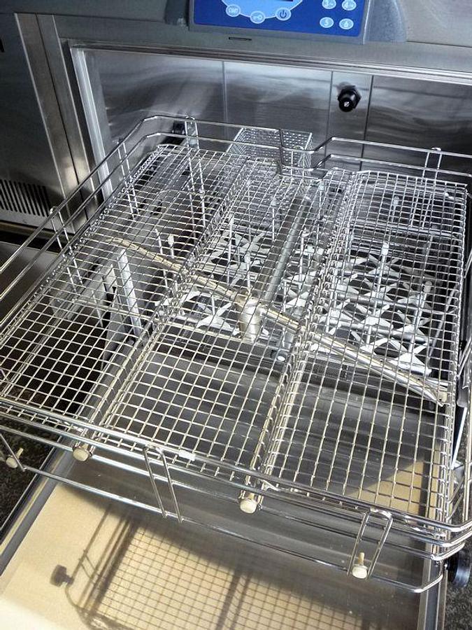 Used Q 14349 E - Washer / Dryer LANCER 820 LX LABEXIA for Labware + Utensils