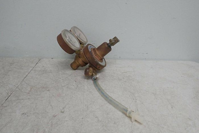 Used Fisher Scientific Company 1084 Compressed Gas Regulator with CGA-580 Fitting