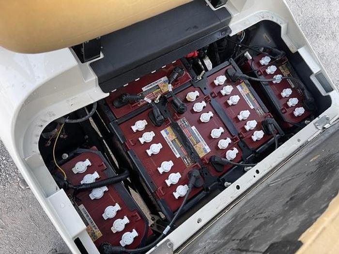 Used 2019 Cushman  Shuttle 6 Golf Cart