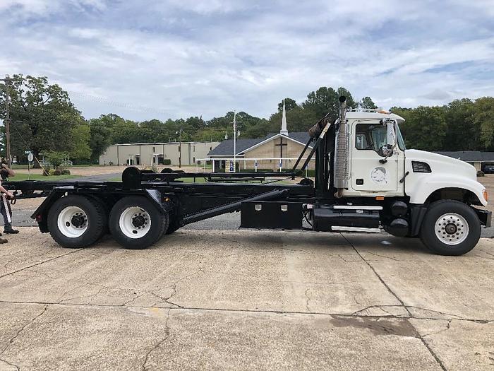 Used 2004 Mack CV713