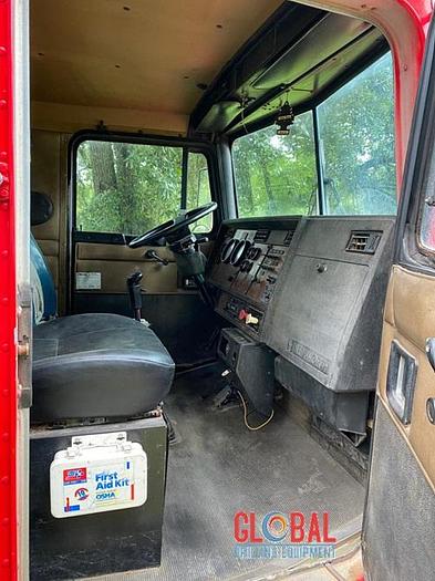 Used Item 0788 : 2001 Kenworth T800B Tractor, 6X4