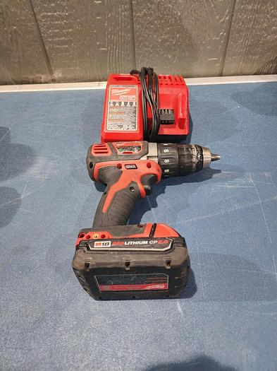Used Milwaukee 2606-20 Drill Driver with Battery and Charger Unit #3