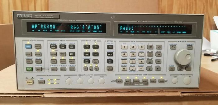 Used HP 8645A Agile Signal Generator 0.26-1030MHz Opt 001,003 READ!!