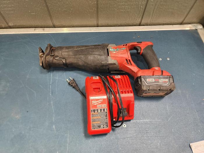 Used Milwaukee 2720-20 SAWZALL with Battery and Charger Unit #4