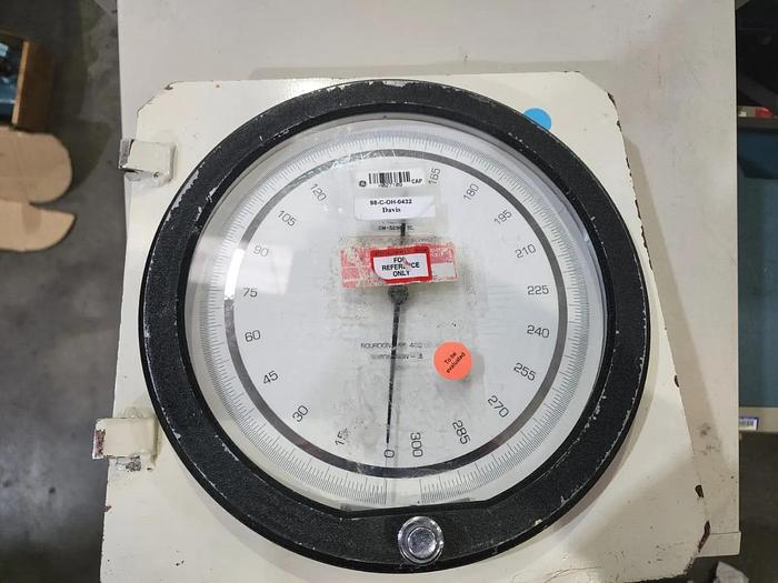 Used Bourdon-Tube 403ST.ST 0-300psi Pressure Gauge