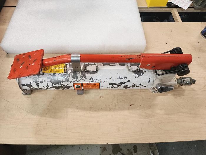 Used Thomas & Betts 13606 10000psi Hydraulic Foot Pump