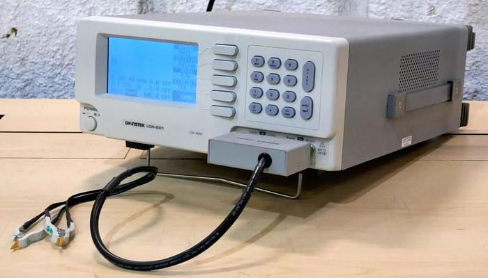 Used GW Instek LCR-821 LCR Meter w/ TEST LEADS&OPT 02 12Hz~200kHz