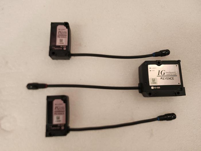 Used Keyence IG-028 Laser Sensor Set