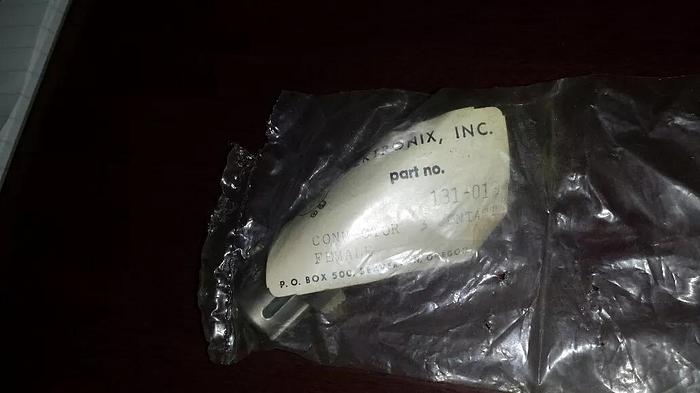 Tektronix 131-013-00 Connector NEW!