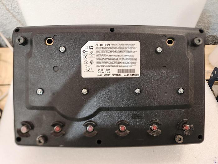 Used Motorola WPLN4121BR 6-Bay Charger