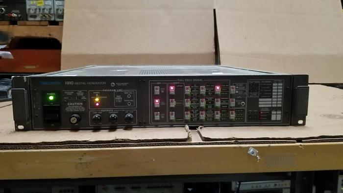 Used Tektronix 1910 Digital Generator Powers UP!