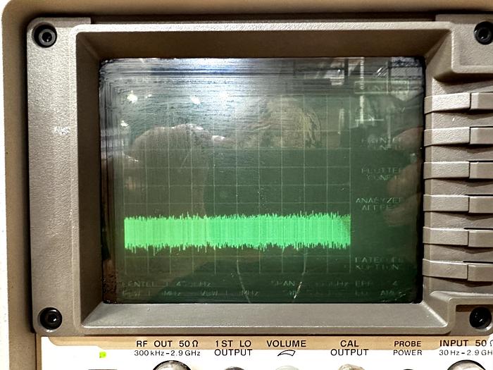 Used HP Agilent 8560E 30Hz-2.9GHz Spectrum Analyzer TRACKING GEN *READ*