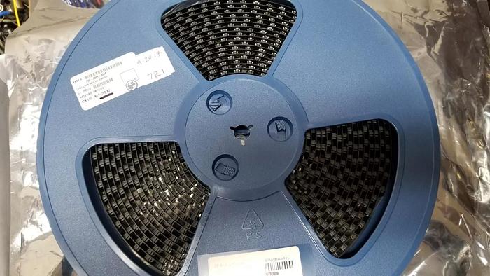 Fox SDLF/080-20/TR 8MHz Crystal 721 Pieces 2013 Date Code ROHS