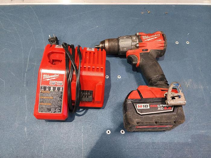 Used Milwaukee 2804-20 Drill with Battery and Charger Unit #1