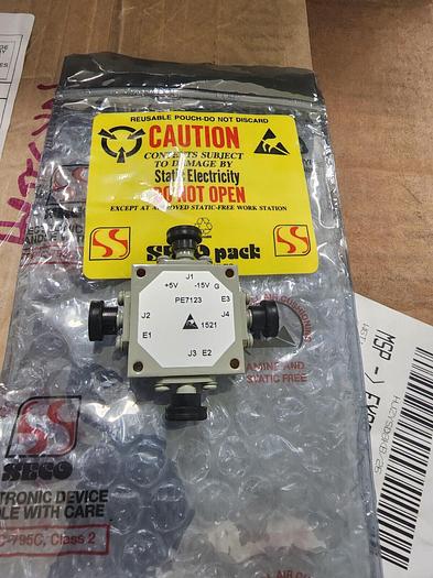 Pasternack PE7123 8-12GHz SMA RF Switch NEW!!