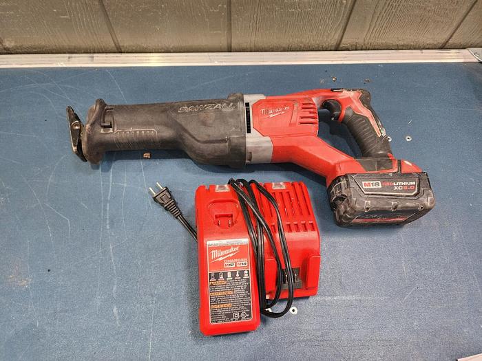 Used Milwaukee 2720-20 SAWZALL with Battery and Charger Unit #3
