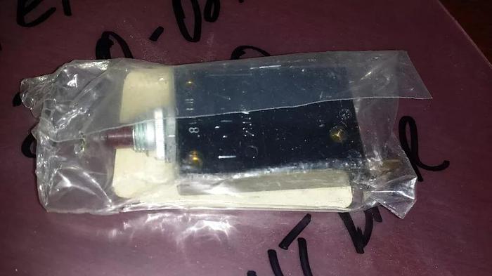 Tektronix 260-0249-00 Circuit Breaker Factory New!