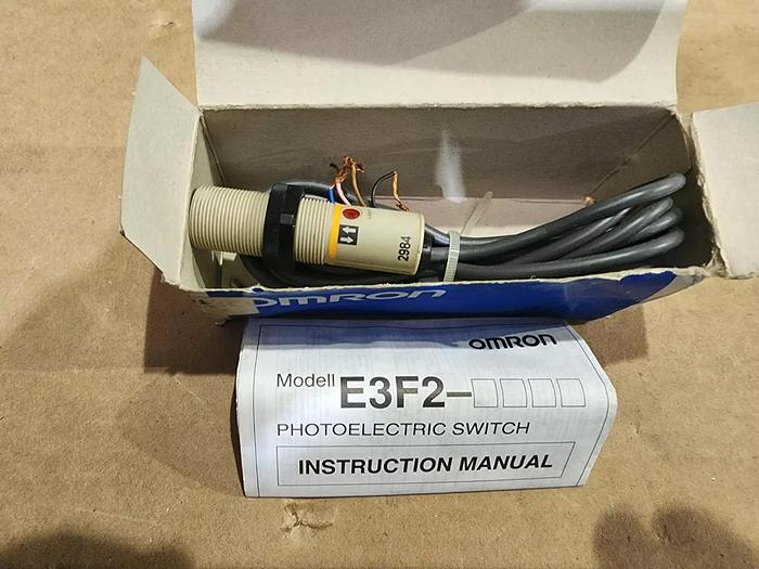 OMRON E3F2-DS10C4 Photoelectric Switch NEW!