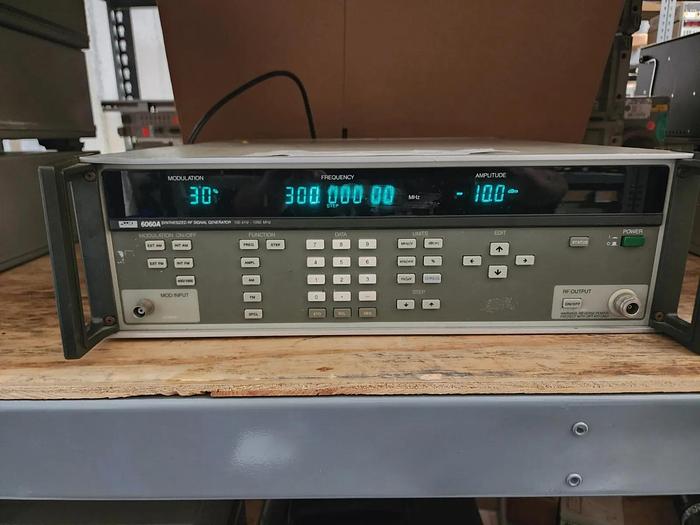 Used Fluke 6060A Synthesized RF Signal Generator 100kHz-1050MHz