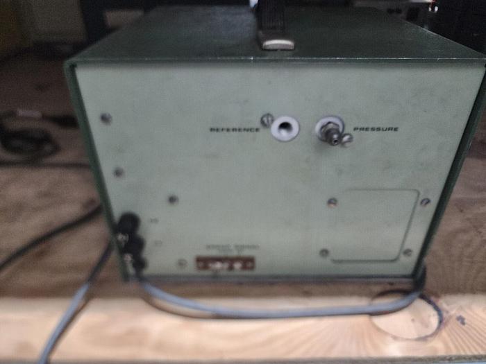 Used MENSOR Quartz Manometer