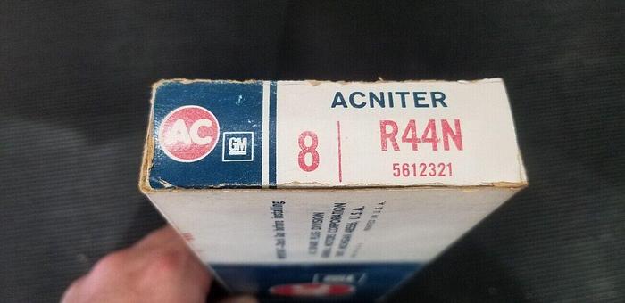 AC R44N NOS Spark Plugs 4 Thin Green Rings Set of 8 NEW!