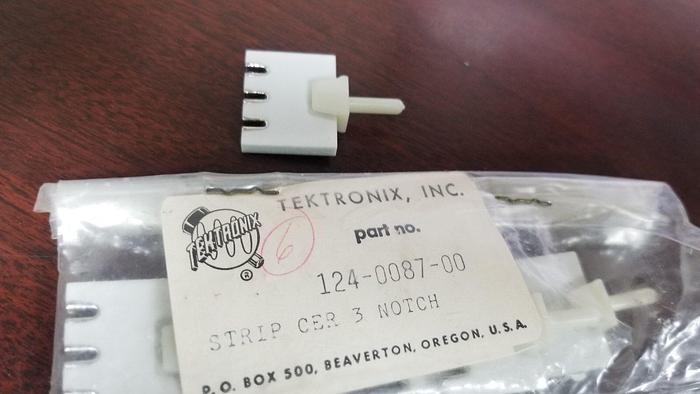 Tektronix 124-0087-00 Ceramic Strip 3 Notch NEW!