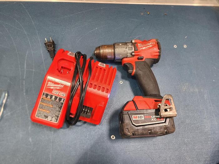 Used Milwaukee 2804-20 Drill with Battery and Charger Unit #5