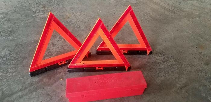 Used KD 610 Warning Triangle Kit