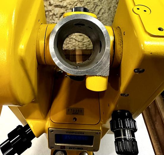 Used TOPCON Digital Theodolite DT-20 *PARTS*