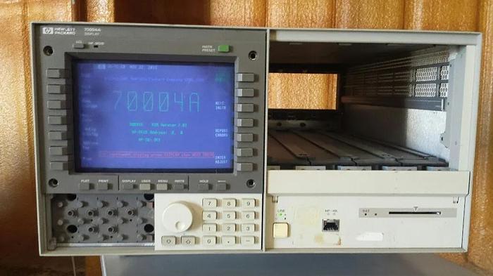 Used HP Mainframe with 70004A Display Powers Up!