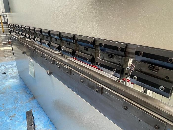 Usato PIEGATRICE SALA IDRAULICA 3000X110 TON