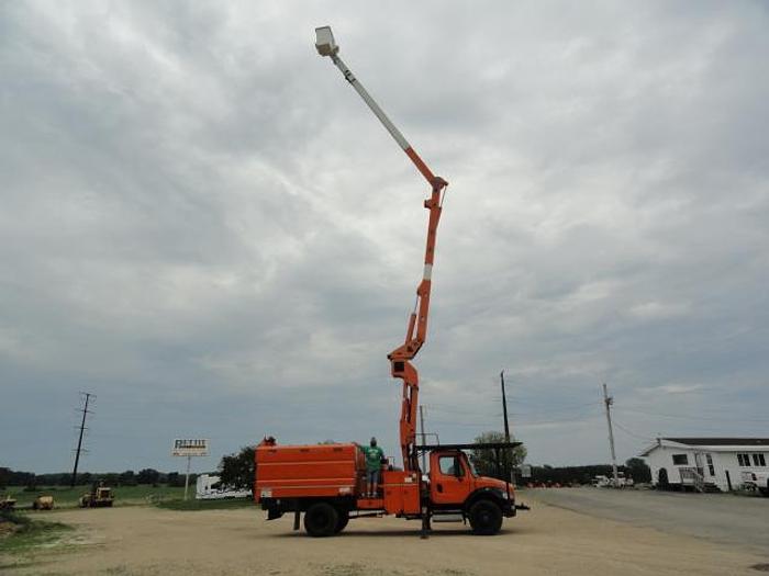 Used 2011 FREIGHTLINER BUSINESS CLASS M2 106