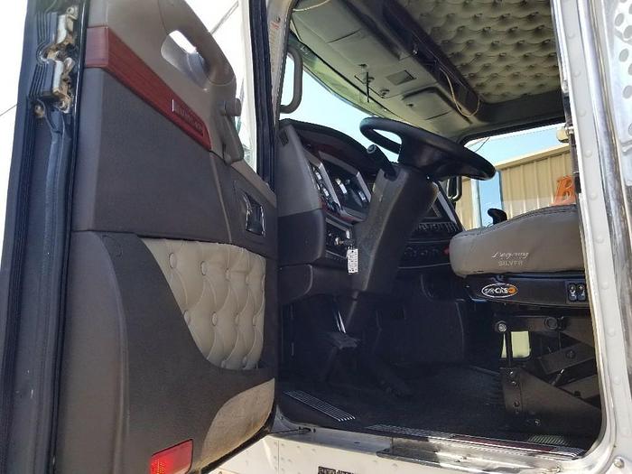 Used 2009 Kenworth W900L