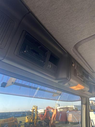 Usato 2002 iveco EUROTECH 260E28 CON GRU