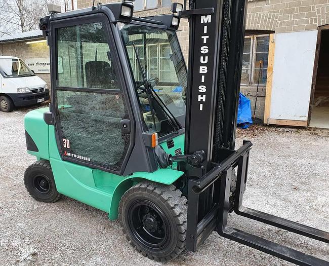 Used 2000 Mitsubishi  Diesel Forklift Mitsubishi FD30K