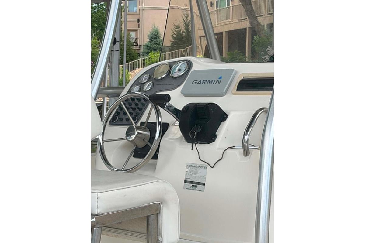 Used 2005 Aquasport 2100 Center Console