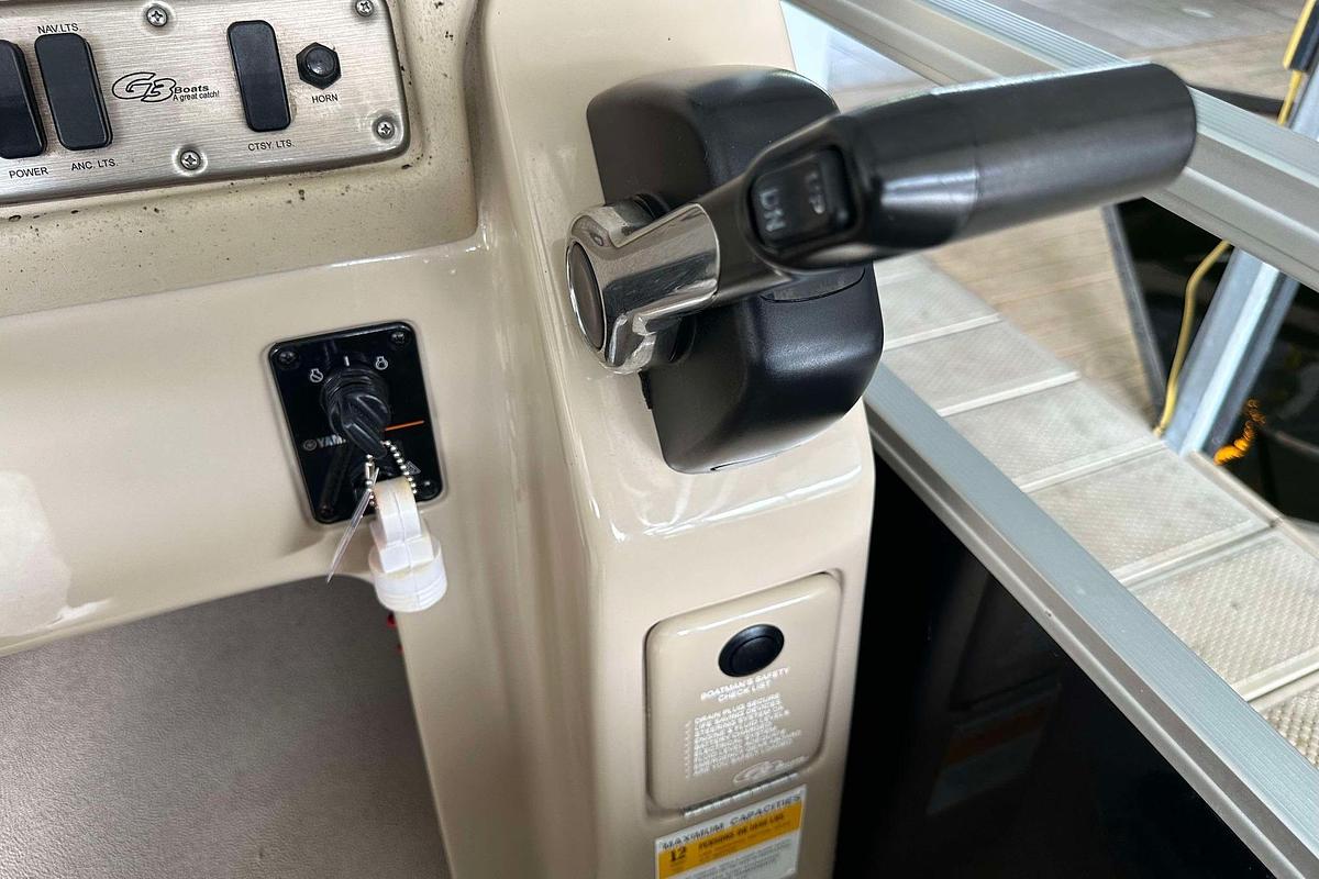 Used 2013 SunCatcher V322 RC