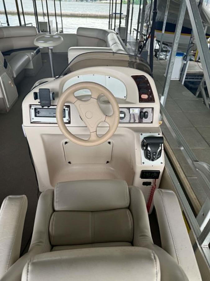 Used 2002 Voyager VEXP25CR