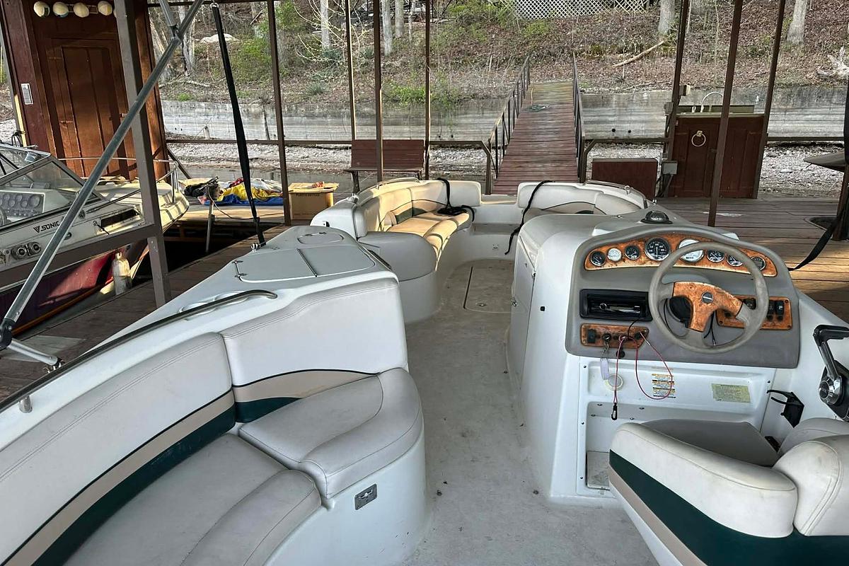 Used 1998 Chaparral Sunesta 252