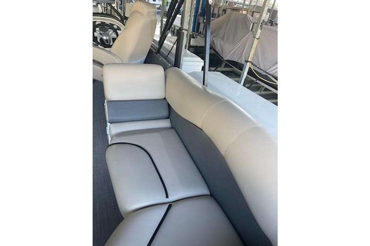 Used 2023 PlayCraft 27 Infinity