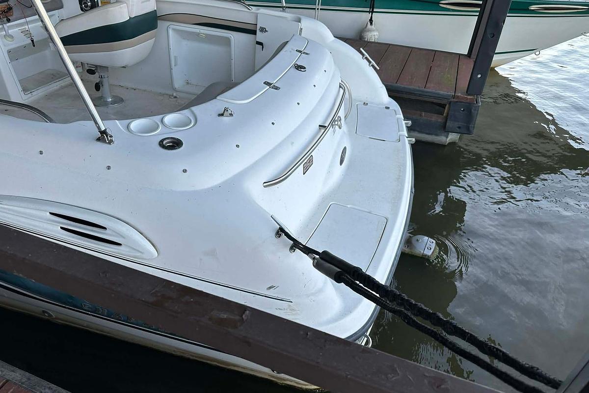 Used 1998 Chaparral Sunesta 252