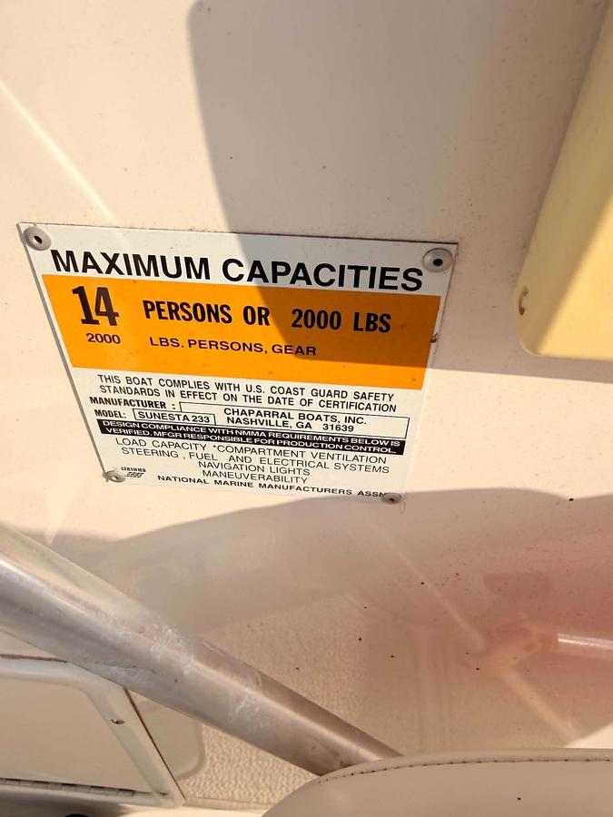 Used 1999 Chaparral 233 Deckboat