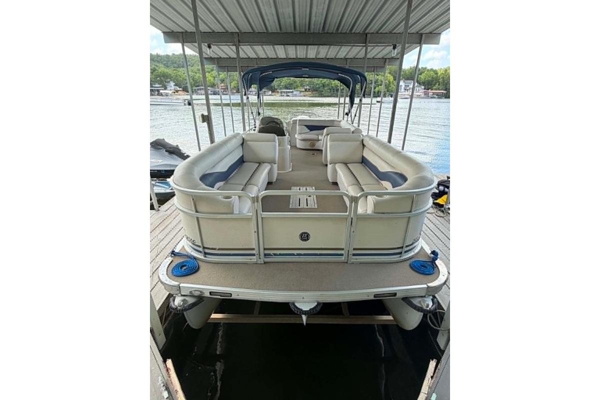 Used 2009 Premier 240 SunSpree