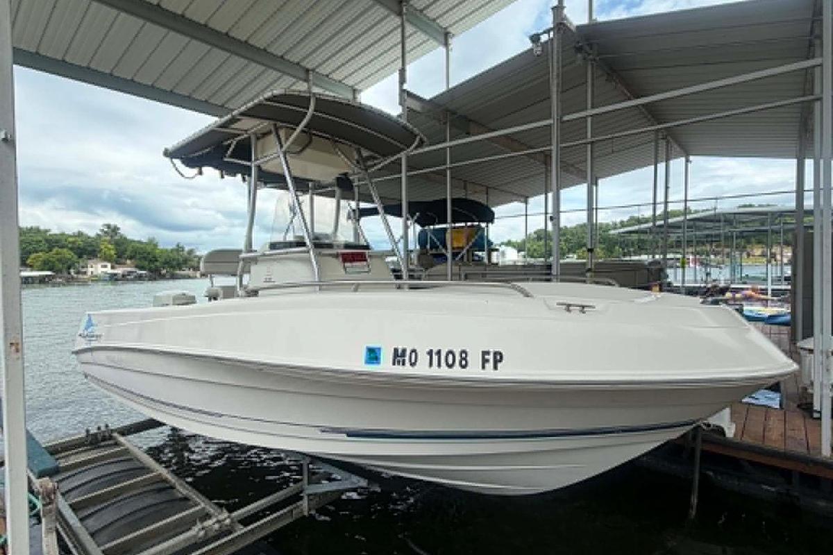 Used 2005 Aquasport 2100 Center Console